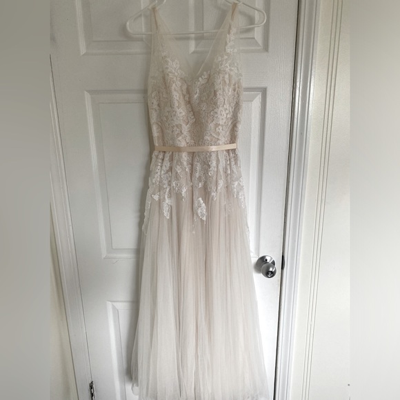 Wtoo by Watters Reagan Gown- size 12/14 Lace + Tulle floor-length Wedding Dress - Picture 1 of 9
